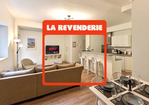 Kitchen or kitchenette, Dining area, dishwasher, stove
