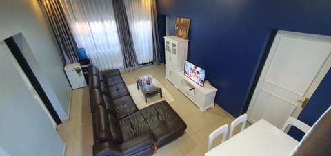 TV and multimedia, Seating area, Dining area