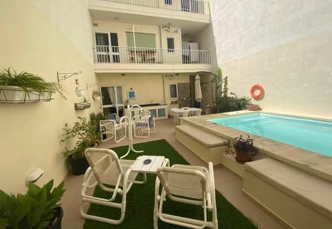 Property building, Garden, Pool view, Swimming pool, sunbed