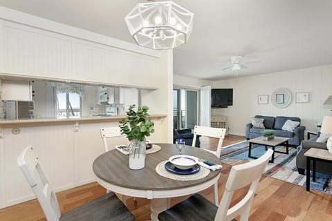 212A Beachfront View-Free Wifi House in Oceanside