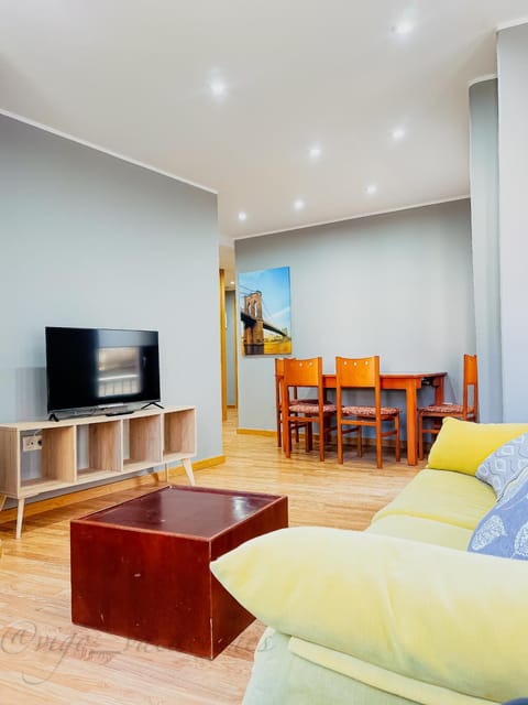 Communal lounge/ TV room, TV and multimedia, Dining area