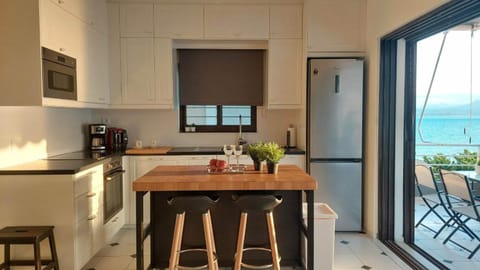 Kitchen or kitchenette, Dining area, Sea view