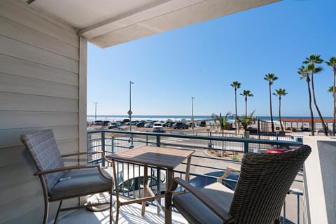 214A - Beach and Water View, Steps to the Sand House in Oceanside