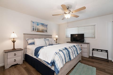 214A - Beach and Water View, Steps to the Sand House in Oceanside