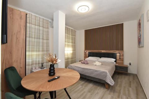 Bed, Seating area, Bedroom