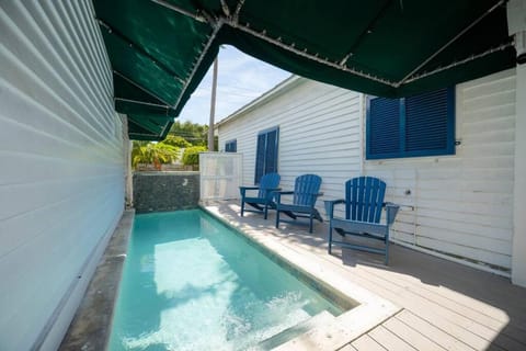 BachelorPARTY HQ for 16-Feet to Duval-Pool-Hot tub House in Key West
