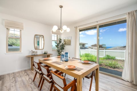 Dining area, Mountain view, Sea view