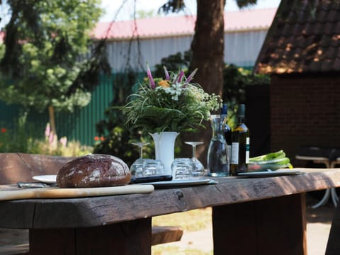 Patio, Food and drinks