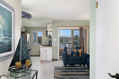 301B Ocean Harbor View - Top Floor Corner Unit House in Oceanside