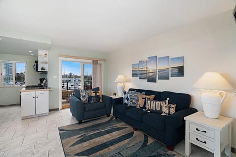 301B Ocean Harbor View - Top Floor Corner Unit House in Oceanside