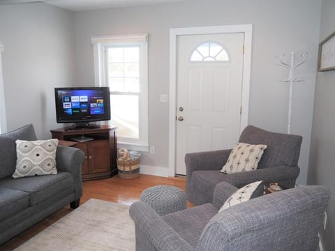 My Happy Place - Gorgeous and Great Location! House in Frankfort