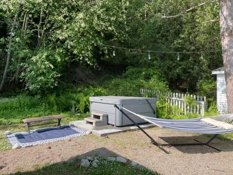 The Bright and Breezy - Lakefront with Spa! House in Crystal Lake