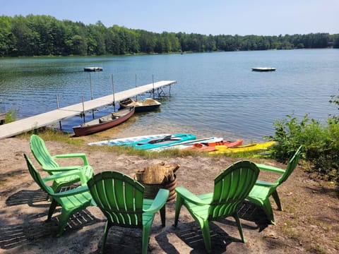 The Cub Hill Chalet - Private Lakefront with Spa! Chalet in Michigan