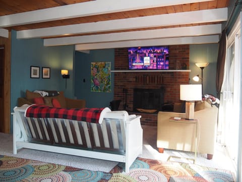 The Cub Hill Chalet - Private Lakefront with Spa! Chalet in Michigan