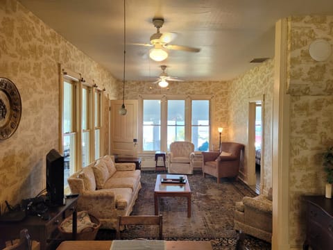 Lil's on the Lake Vintage Cottage on Crystal Lake House in Beulah