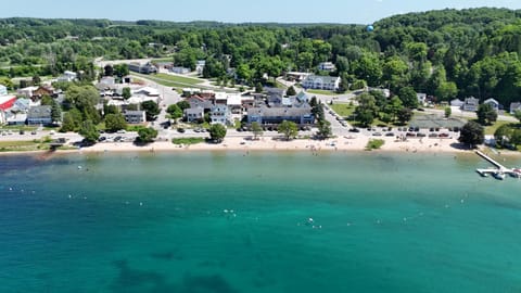 Lil's on the Lake Vintage Cottage on Crystal Lake House in Beulah
