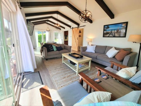 Lake Escape - Private Lakefront with Kayaks! House in Lake Township