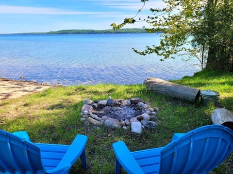 Lake Escape - Private Lakefront with Kayaks! House in Lake Township