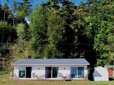 Lake Escape - Private Lakefront with Kayaks! House in Lake Township