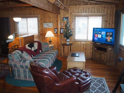The Crystalaire Cabin - Charming and Relaxing! Cabin in Crystal Lake