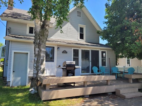 Centennial House - Great Location with Lakeview! House in Beulah