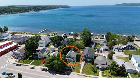 Centennial House - Great Location with Lakeview! House in Beulah