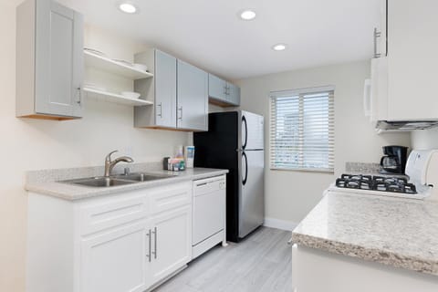 303B Perfect Location Beach Across the Street - Walk to Shops Dining - Harbor Views House in Oceanside