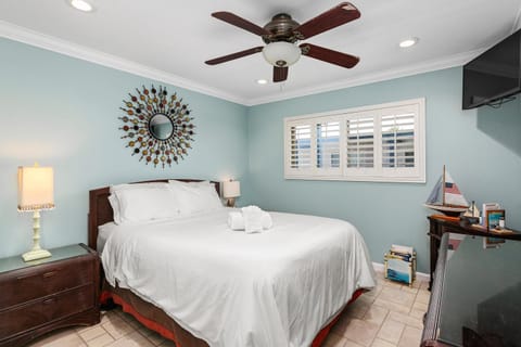 305B - Seaside at the Marina - 100 Steps to the Sand House in Oceanside