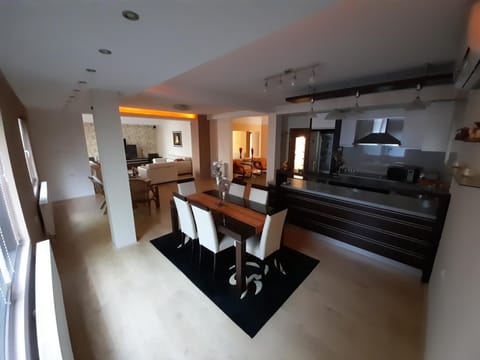 Kitchen or kitchenette, Living room, Dining area