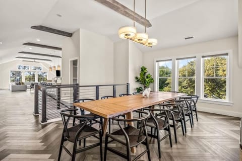 Auroro 6 BR Elevator Theater Rec Room Pool & Hot House in Corolla