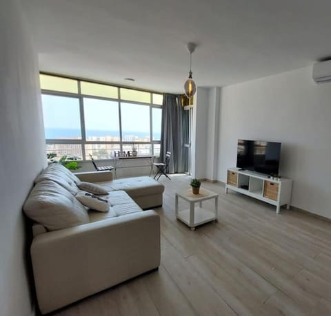 Communal lounge/ TV room, Sea view