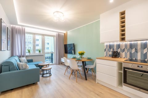 TV and multimedia, Kitchen or kitchenette, Seating area, Dining area, stove