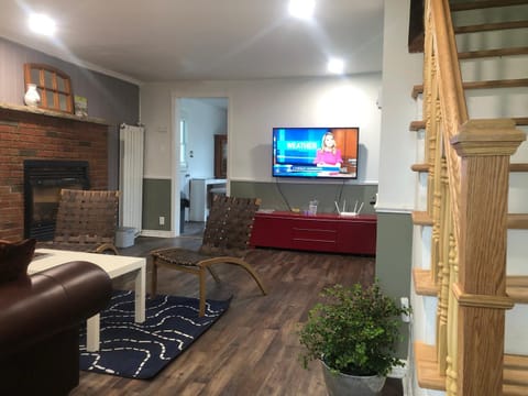 Entire detached 3-bedrooms cute home in Cornwall area Apartment in Cornwall