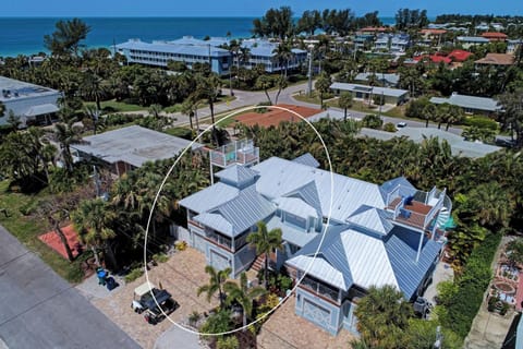 Oasis by the Beach managed by the Beach Retreats House in Holmes Beach
