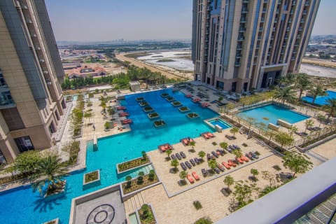 Property building, Day, Bird's eye view, Evening entertainment, City view, Pool view, Swimming pool, sunbed