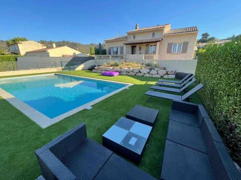 Garden, Seating area, Garden view, Pool view, Swimming pool, sunbed