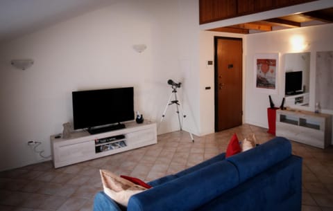 Facade/entrance, TV and multimedia, Seating area, internet