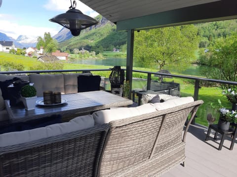 Patio, Day, Natural landscape, View (from property/room), Balcony/Terrace, Mountain view, River view