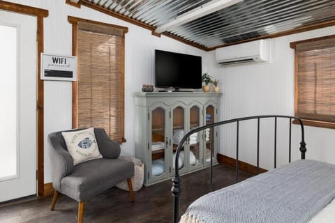 NEW! Ladybug @ Firefly Grove w/ Blanco River Access House in Wimberley