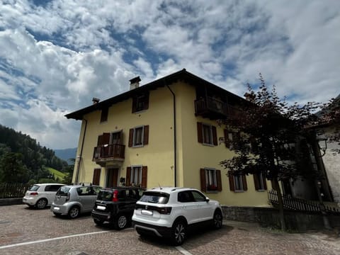 Property building, Natural landscape, Parking
