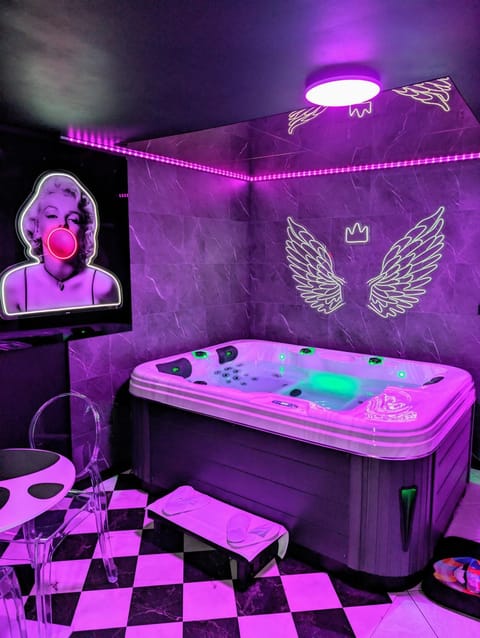 Hot Tub, Spa and wellness centre/facilities