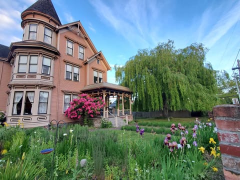 Adams Pragge House - Victorian Bed & Breakfast Bed and Breakfast in Port Townsend