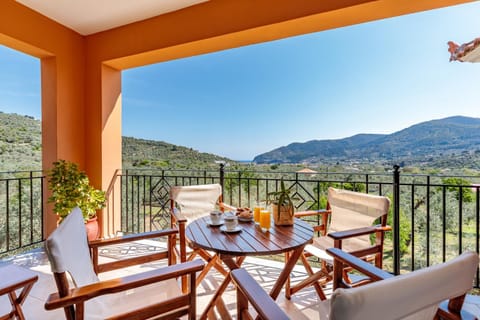View (from property/room), Balcony/Terrace, Seating area, Mountain view