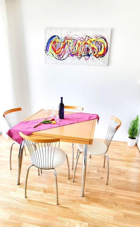 Seating area, Dining area