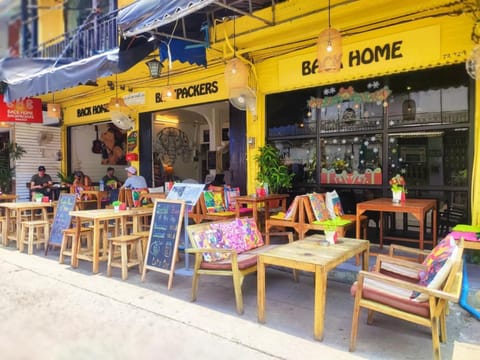 Patio, Restaurant/places to eat, Seating area