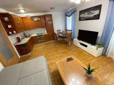 TV and multimedia, Kitchen or kitchenette, Living room, Dining area, Evening entertainment