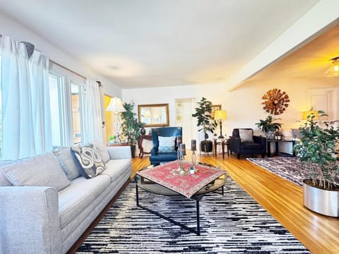 Living room, Seating area
