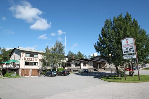 Facade/entrance, Summer