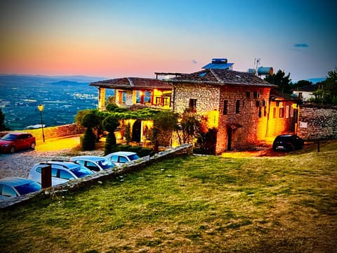 Spring, Natural landscape, Garden, Lounge or bar, Mountain view, Breakfast, Sunrise, Sunset, Parking