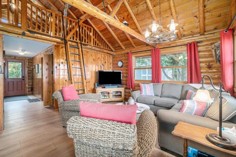 Cedar Crest House in Empire